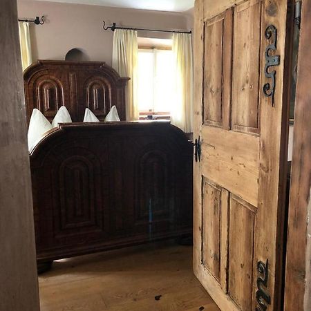 Zimmer In 400 Jahre Alten Bauernhaus Anif Esterno foto