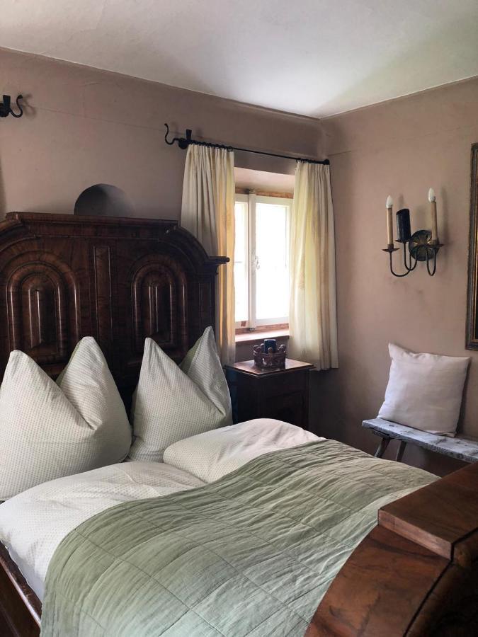 Zimmer In 400 Jahre Alten Bauernhaus Anif Esterno foto